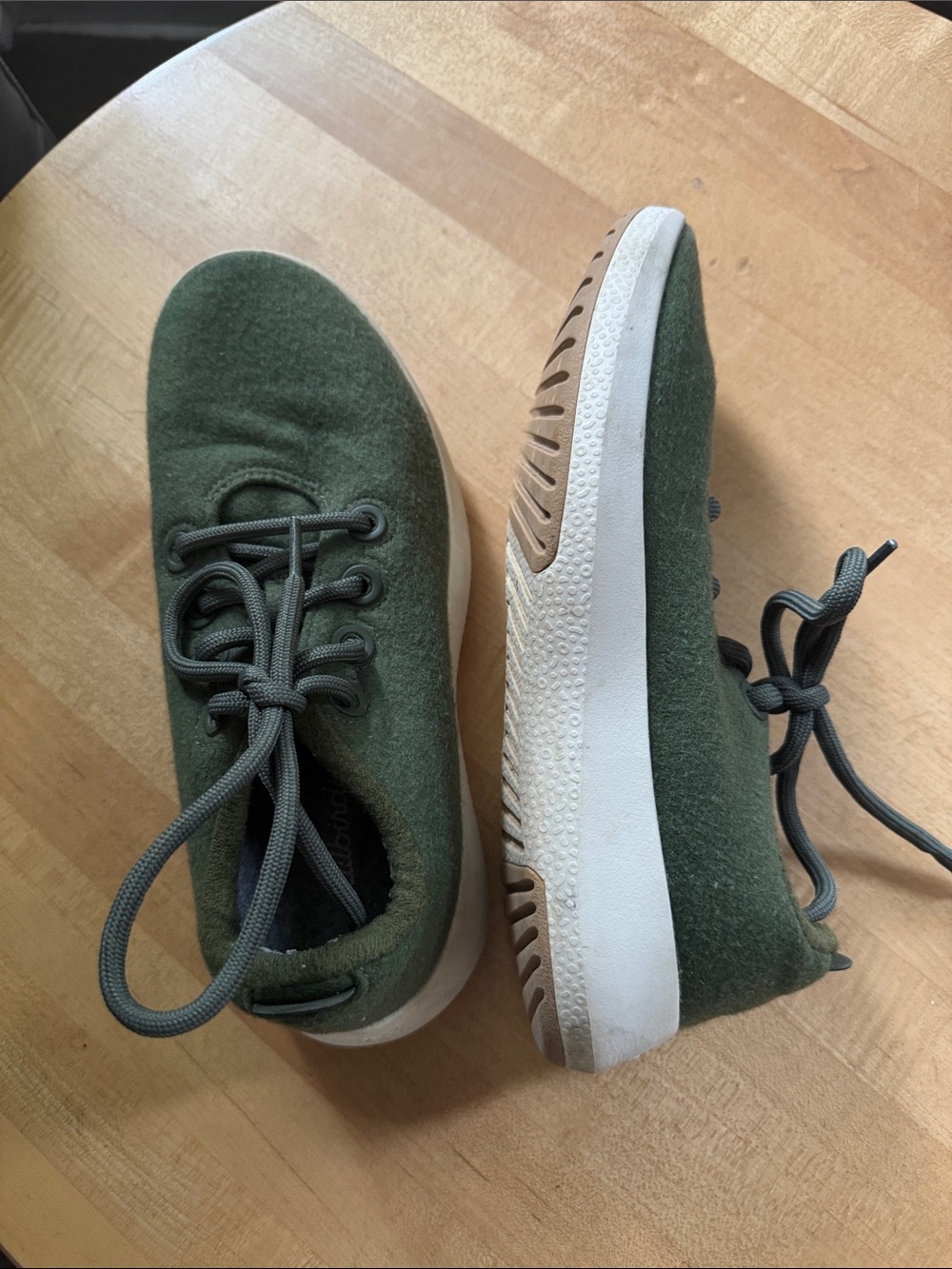 Allbirds Wool runner Olive Green Wool Sneaker with White Sole - Picture 6 of 6